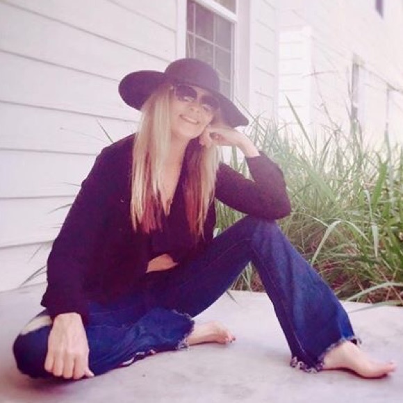 👛👗👠Meet Your Posher! 👛👗👠 - Picture 1 of 1